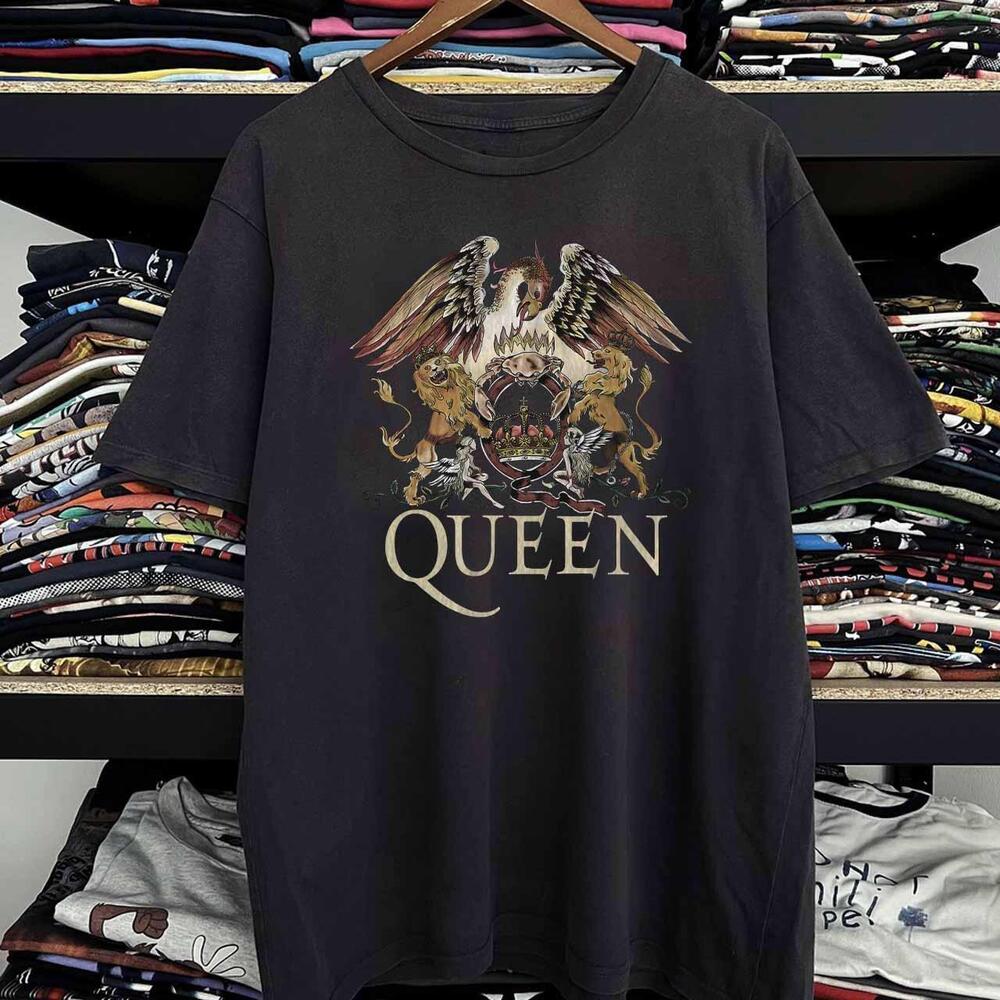 Style Queen Black Graphic Tee